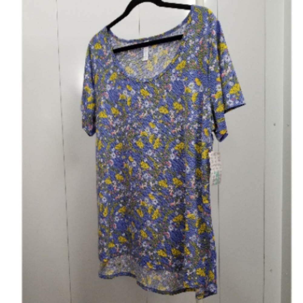 BNWT Classic Tee top